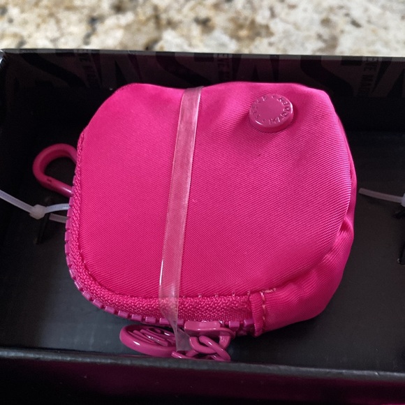 Steve Madden Belt Bag and Two Pouches in Gift Set Box - Picture 2 of 5